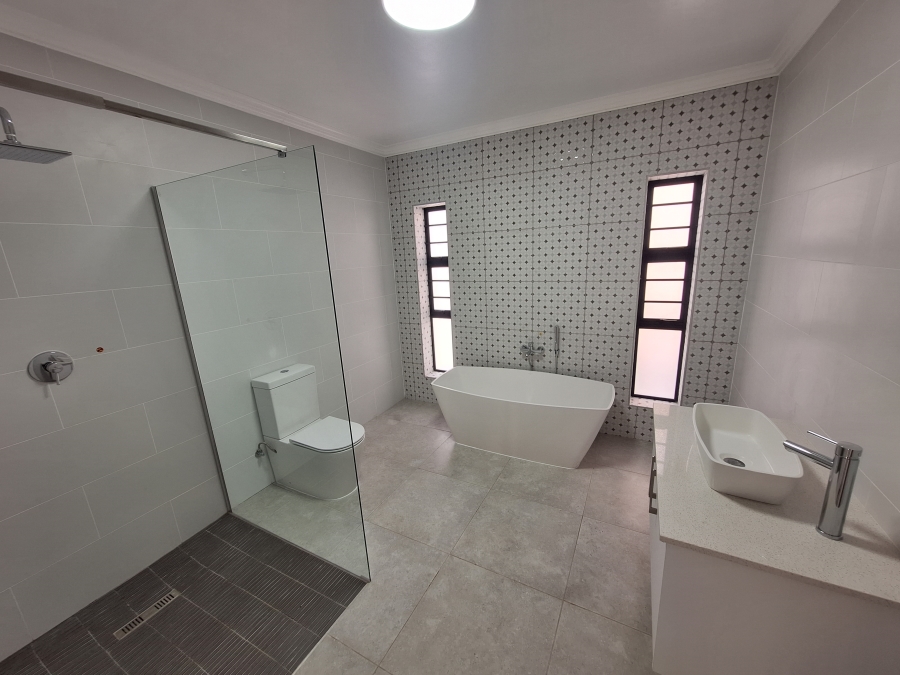 4 Bedroom Property for Sale in Noorsekloof Eastern Cape